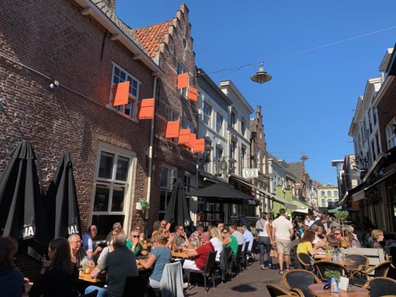 De Merel Vught Luaran gambar