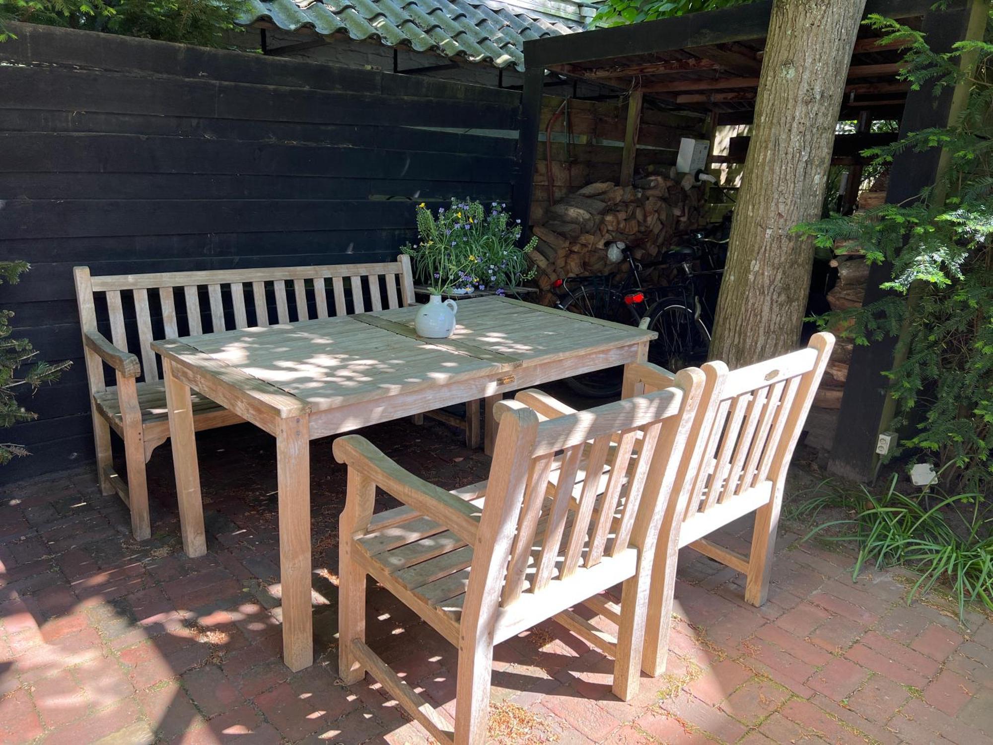 De Merel Vught Luaran gambar